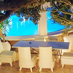 κάντε κράτηση εδώ